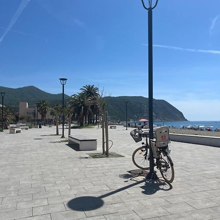 A Window To The Sea Appartement Riva Trigoso Buitenkant foto